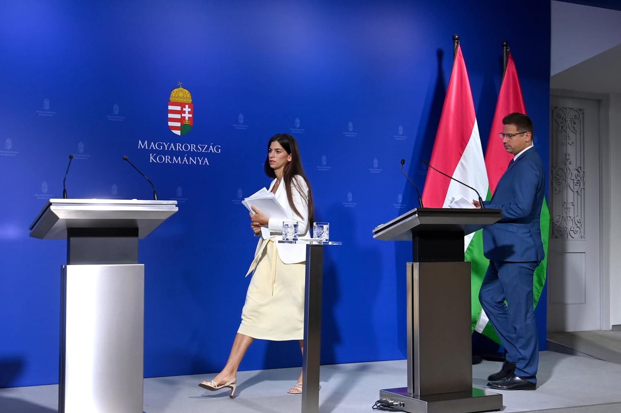 Júliusban még a spóroláson gúnyolódott Szentkirályi Alexandra, most 18 fokban fog ülni az irodában