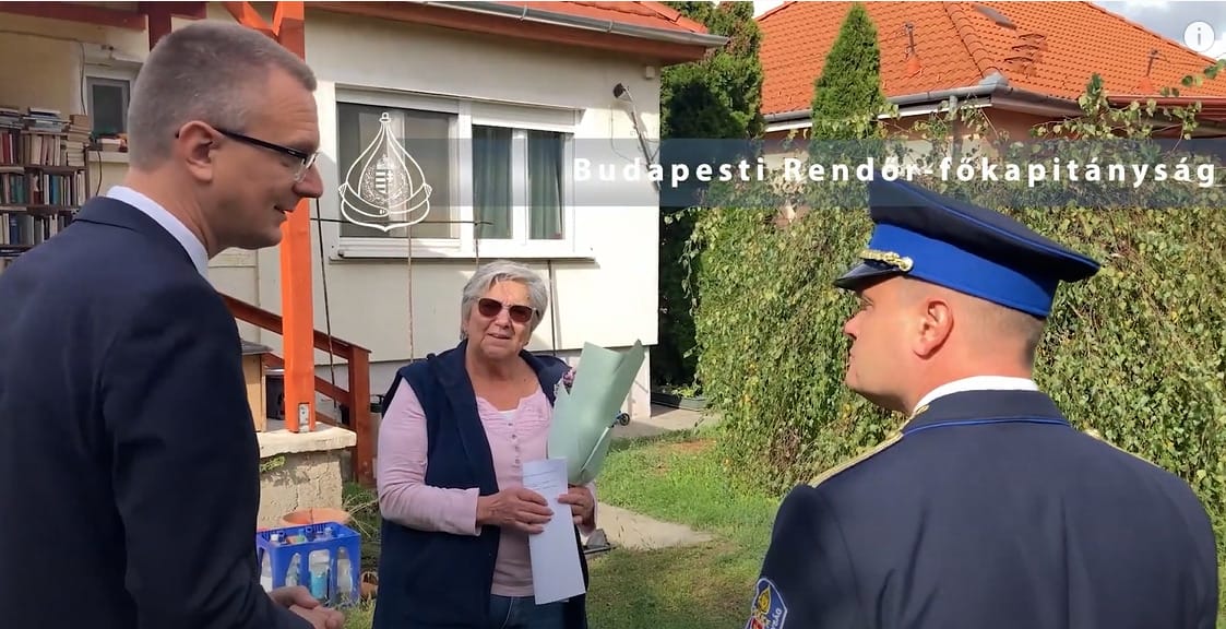 Mégsem bírságolják meg a nagymamát, aki fulladó unokája miatt parkolt le a leállósávban