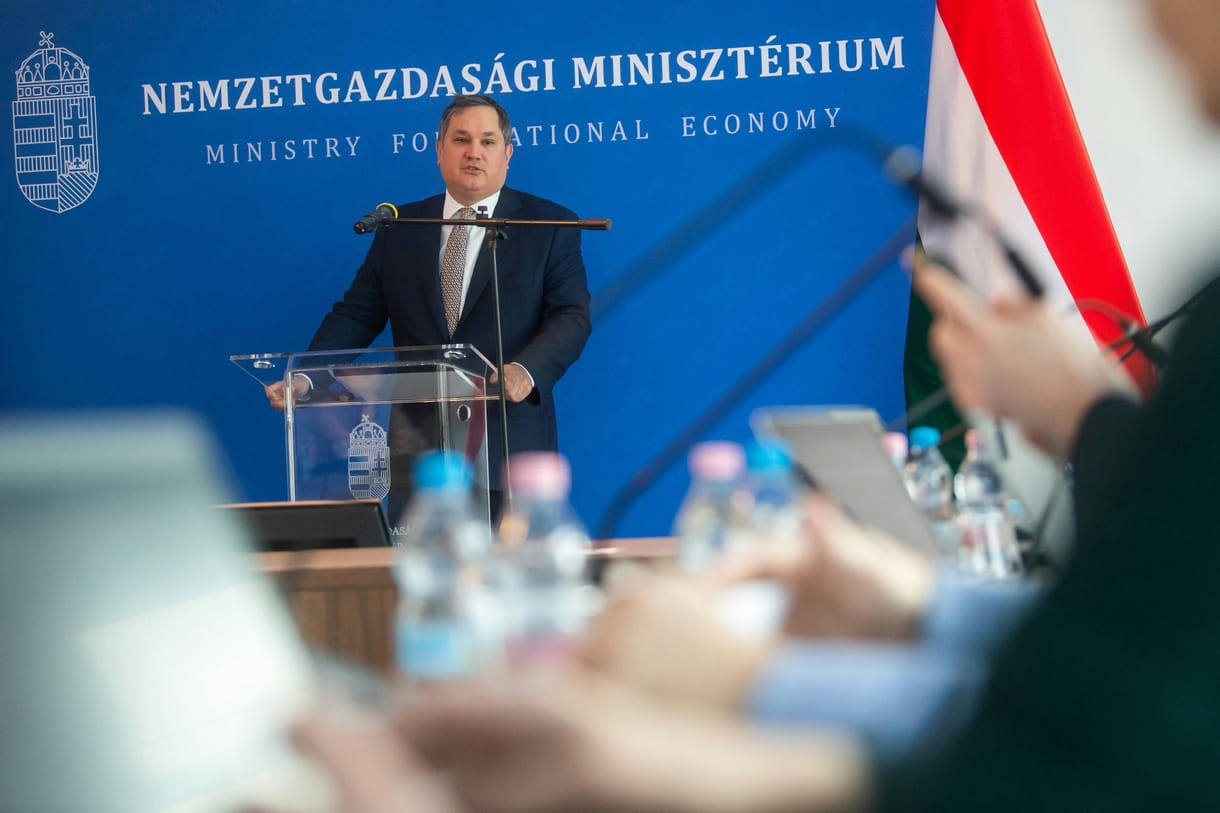 Januártól kivezetik a távközlési és a gyógyszergyártói szektor extraadóját