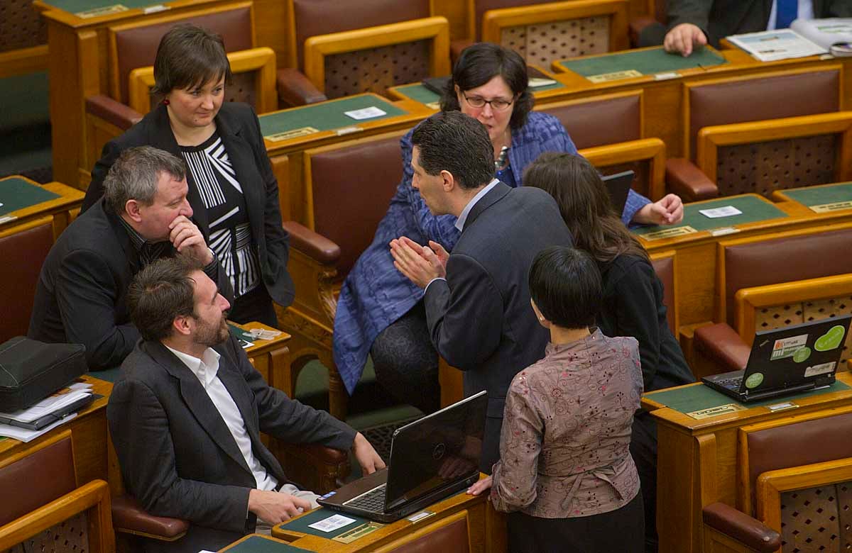 Sarokba állítja a Fidesz az akciózó LMP-t