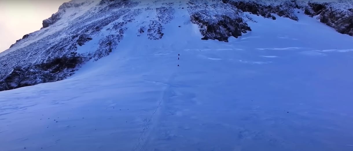 43 perc alatt a Mount Everest csúcsára? Hátborzongató drónvideót tett közzé a DJI
