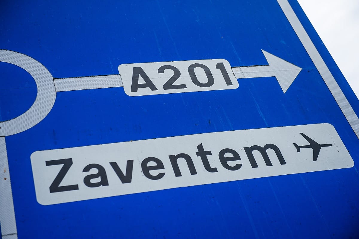 Sztrájkolnak a rendőrök: továbbra sem nyit ki a brüsszeli reptér