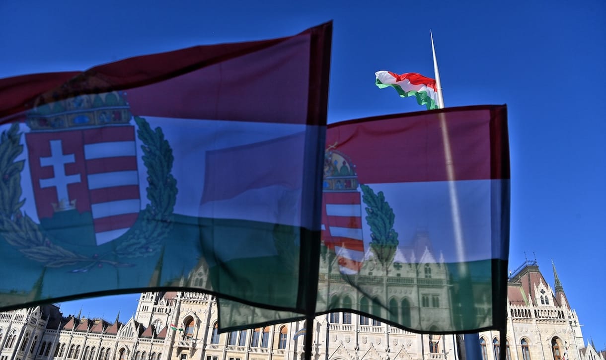 Orbán mindenki ellen harcba vinné híveit, Márki-Zay mindenkit összeterelne Orbán ellen