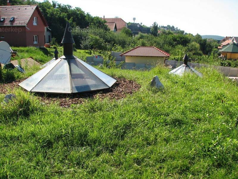 Van fölös 55 milliója? Vehet belőle egy föld alatti(!) házat Csömörön
