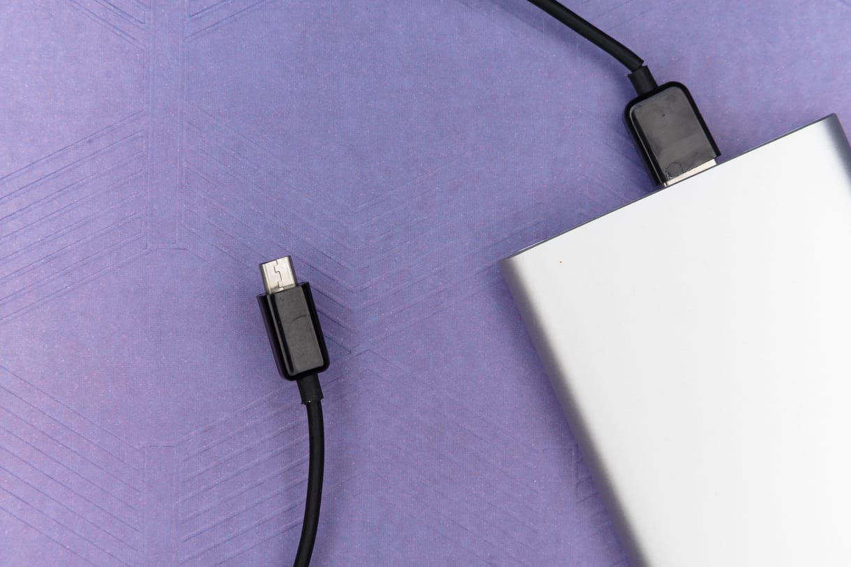 10 000 mAh alatt kevés – mekkora hordozható töltőt vesznek most a magyarok?