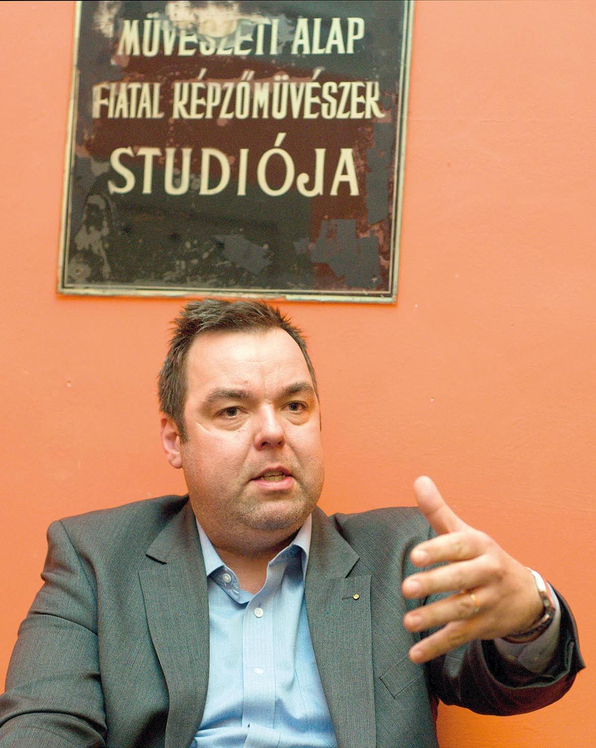 Energikusan építette fel L. Simon a hátországát