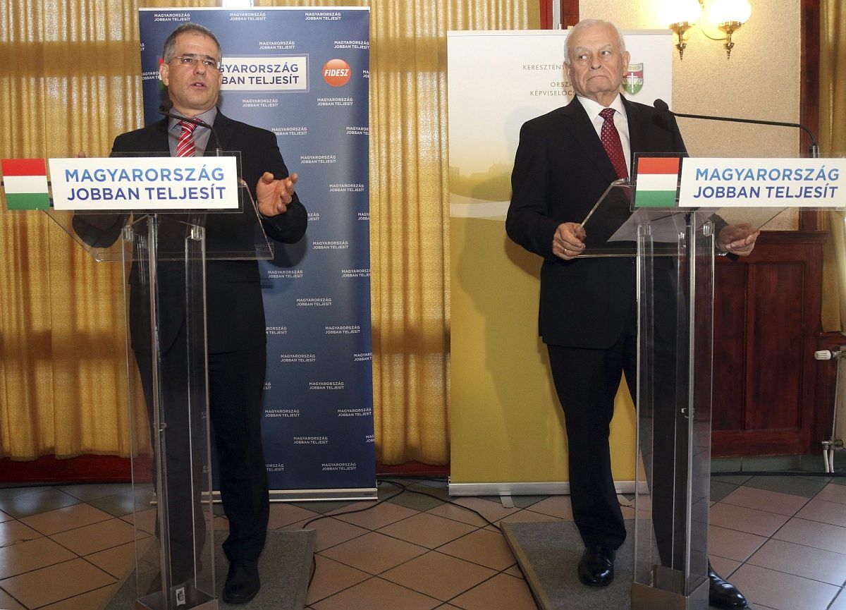A fiatalokat tájékoztatná a Fidesz a menekültek okozta európai 