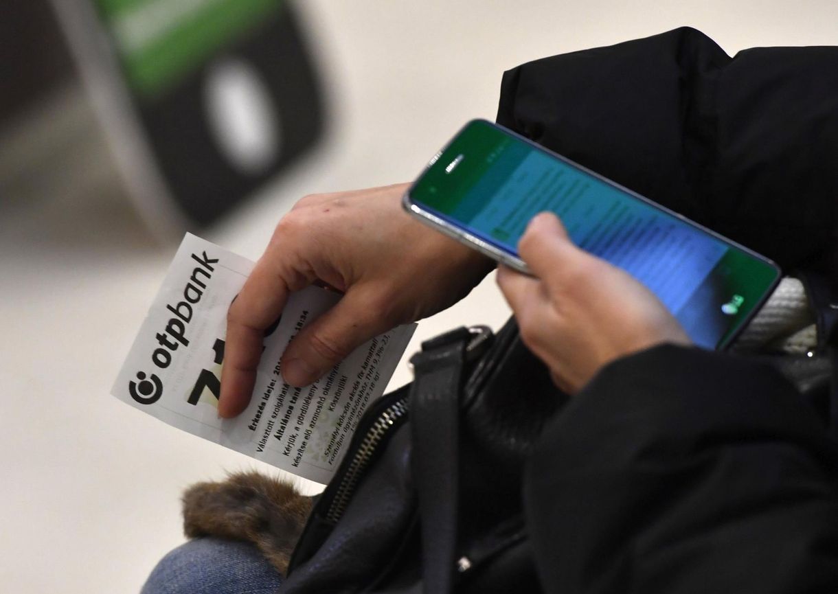 QR-kód olvasásával is lehet fizetni az OTP-nél