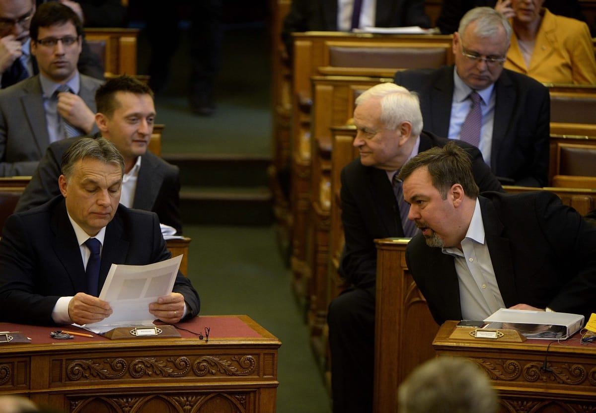 Érdemi kérdésekre nem válaszolt a kormány