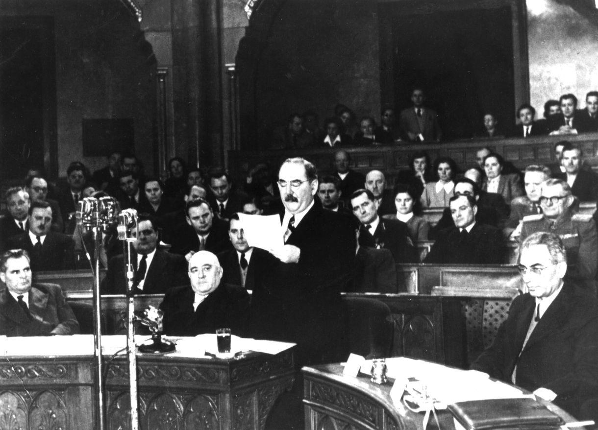 58 év után kimondják Nagy Imre ártatlanságát