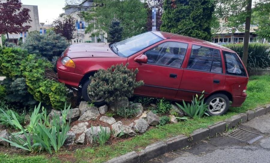 Még a rendőröknél is poént ért ez a salgótarjáni parkolás