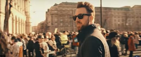 Megizzasztotta a magyar politikusokat az amerikai humorista, Emmy-díjra jelölték