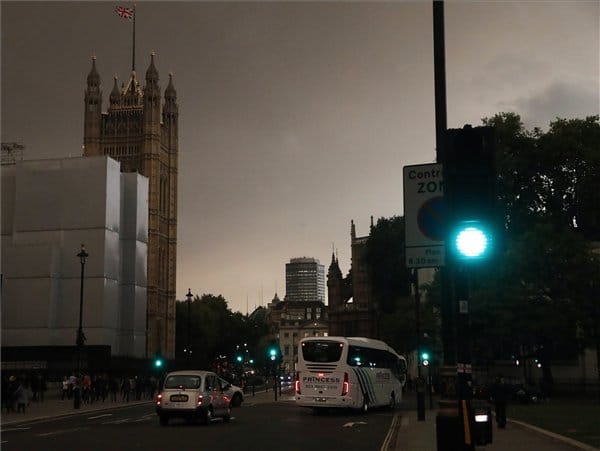 Mordori eget festett London fölé az Ophelia hurrikán - fotók