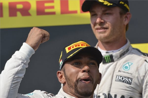 Lewis Hamilton nyerte a Brazil Nagydíjat