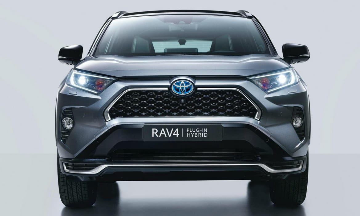 65 kilométert tud elektromosan az új Toyota RAV 4