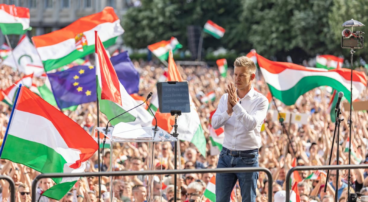 Medián: Magyar Péter még messze nem tart ott, hogy alkalmasabbnak tartsák miniszterelnöknek, mint Orbán Viktort