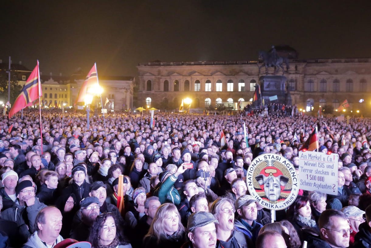 Hatalmas Pegida-tüntetést tartanak Drezdában, Orbánt is idézik - fotók