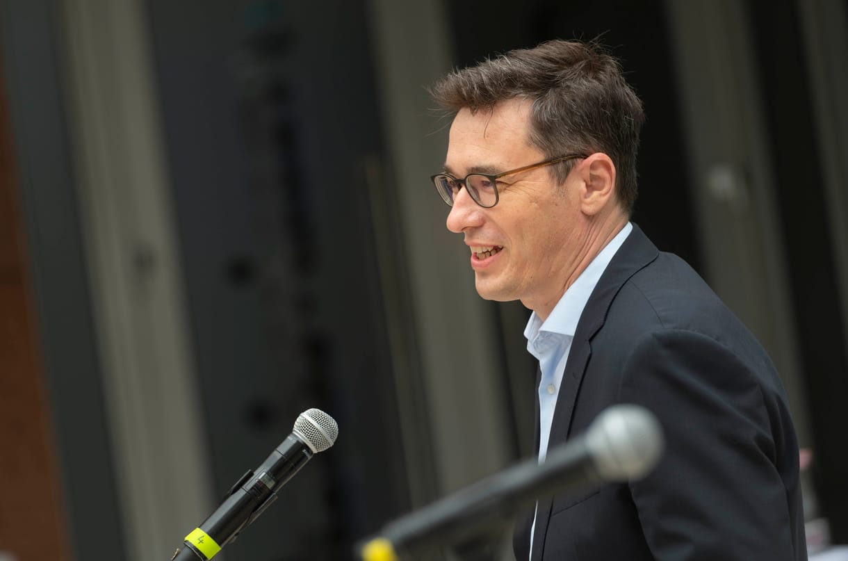 Hiába kérte a kormány, nem helyezi ki a Fővárosi Önkormányzat az alaptörvény bevezetőjét
