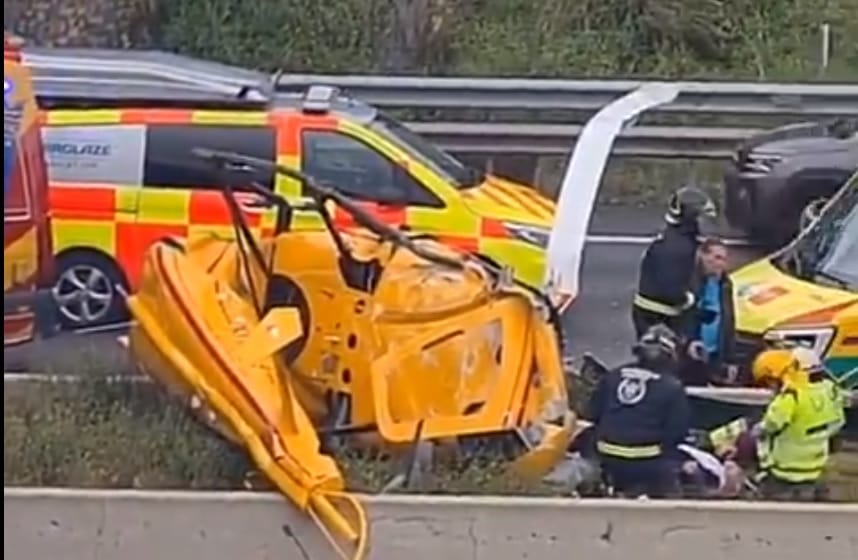 Autópályára zuhant egy helikopter Madridban – videó
