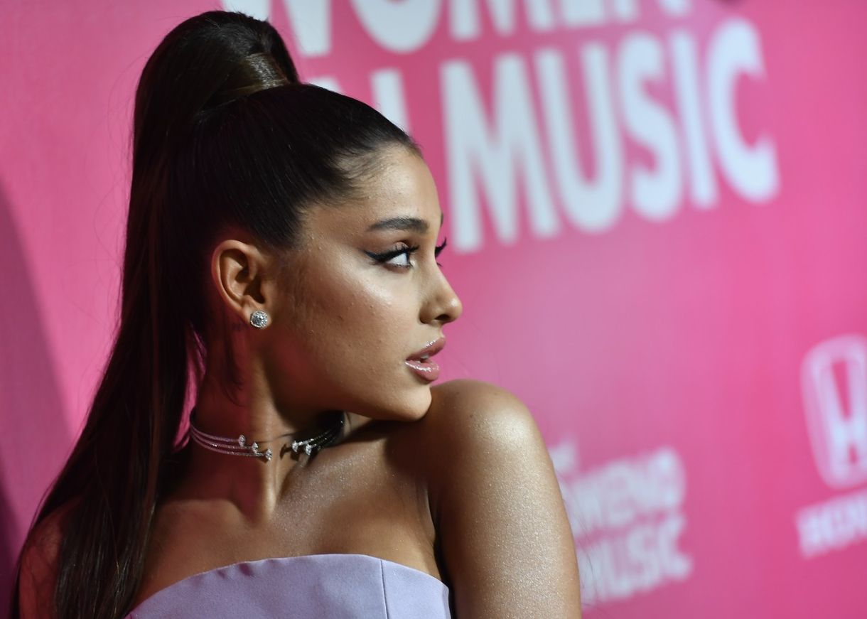 Horogkeresztes szórólapok estek az égből Ariana Grande koncertje előtt