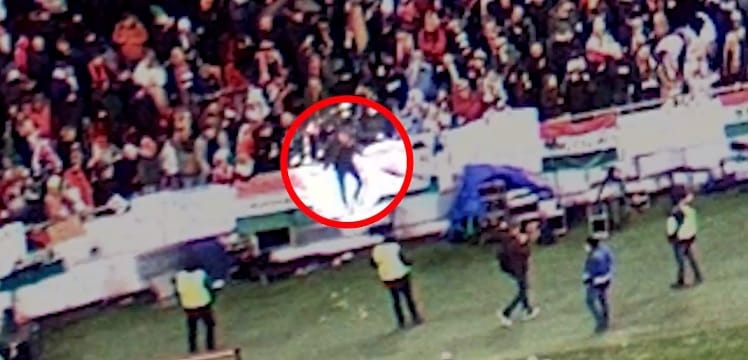 Bokáját törte, amikor a pályára ugrott a Puskás Arénában, és még vádat is emeltek ellene  – videó