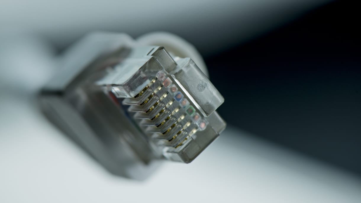 Újabb szabotázs Franciaországban: elvágták az internetkábelt, országszerte internetkimaradás volt