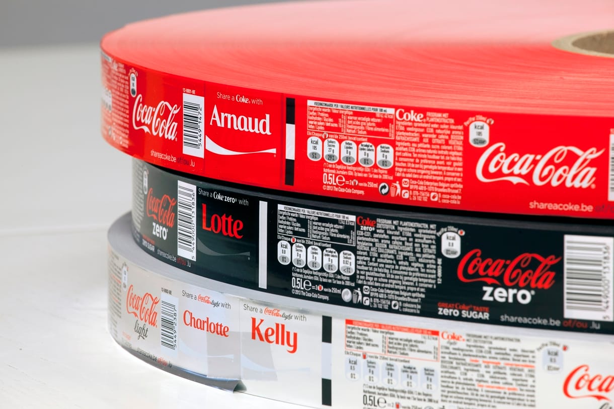 Így készültek a Coca-Cola névre szóló címkéi – fotó, videó
