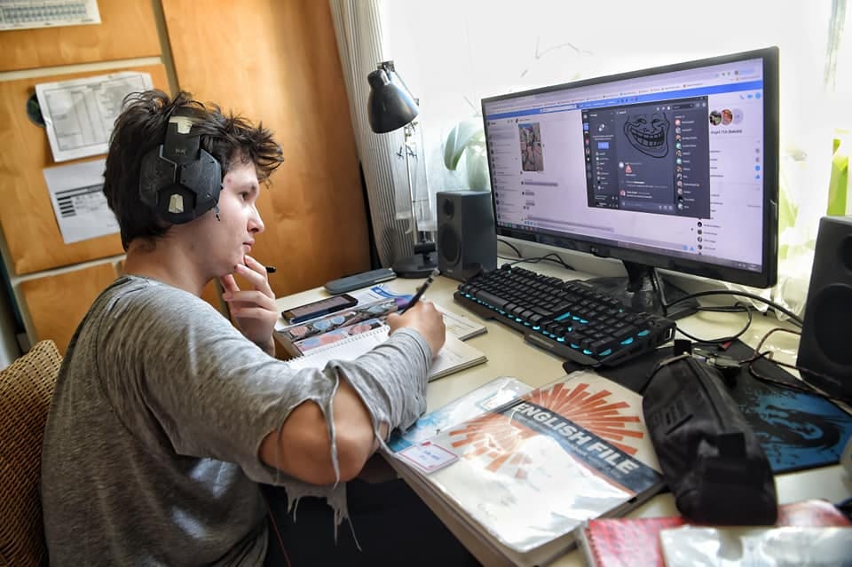 Viharos gyorsasággal álltak fel a digitális operatív törzsek az iskolákban