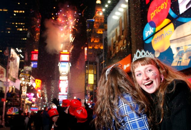 Kamerák, mesterlövészek, fémdetektorok: így készülnek a Times Square-en az év bulijára