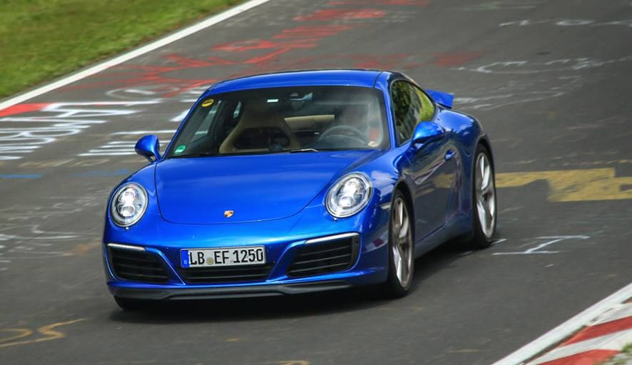 Jönnek a friss Porsche 911-esek