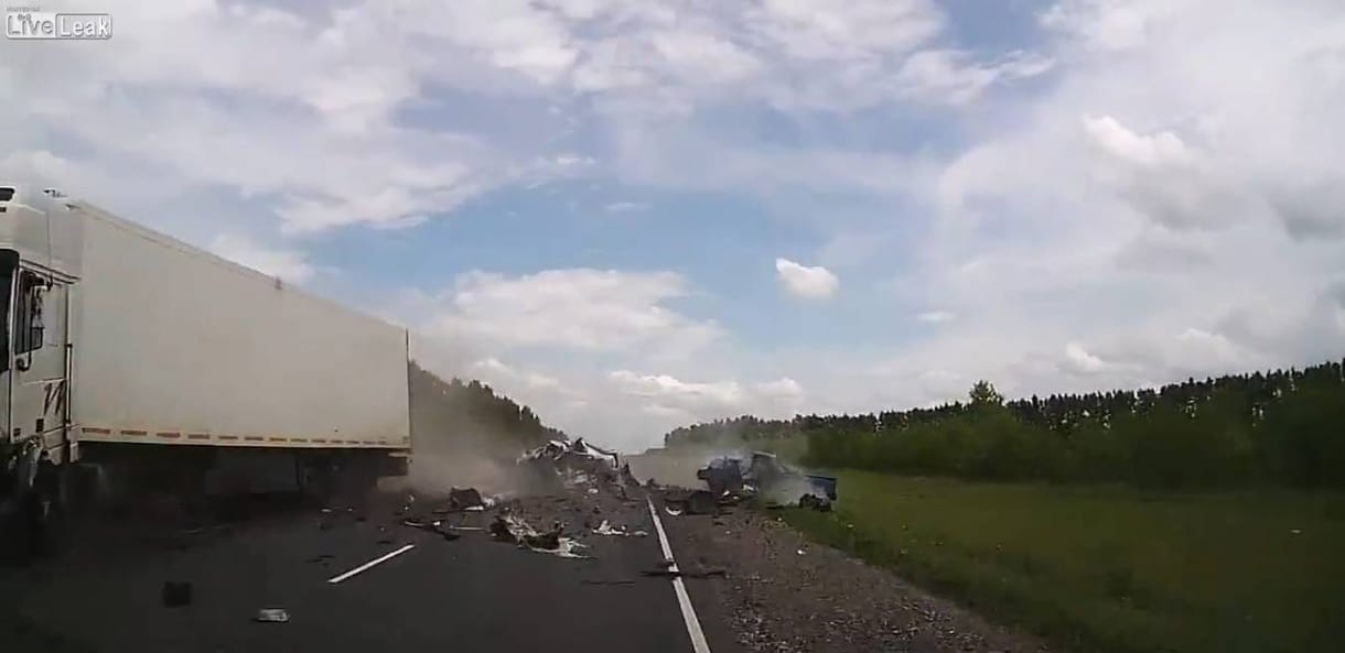 Videó: Csak egy kisbaba élte túl ezt a durva baleset
