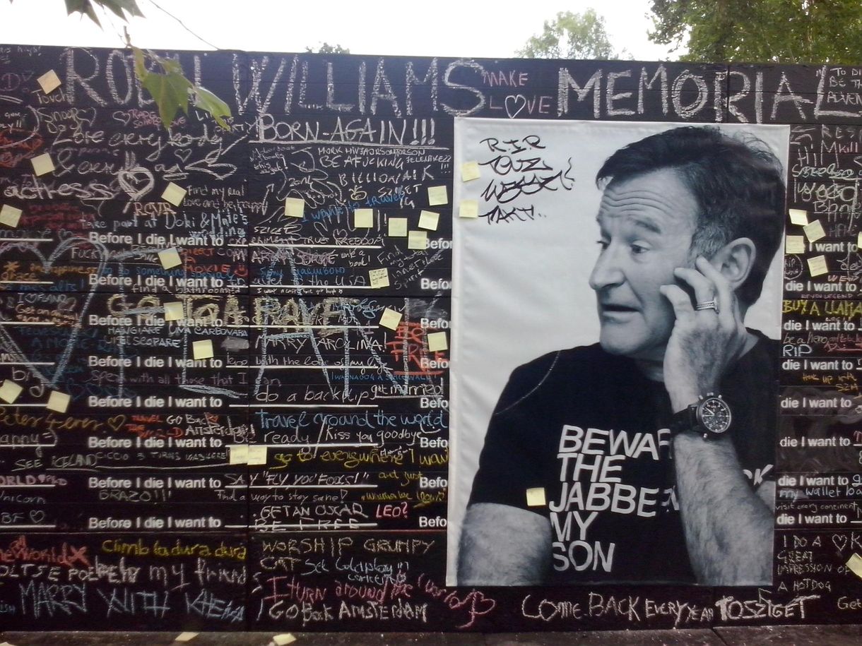 Robin Williams-emlékművé vált egy fal a Szigeten - fotó