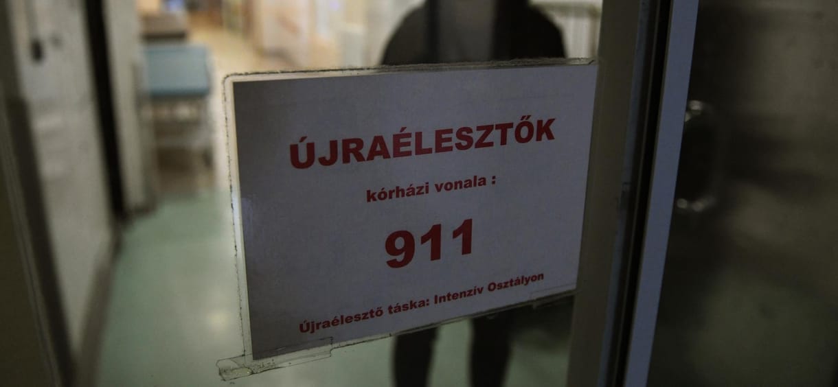 2020, amikor a vas és acél országából a kanapén nyaralók országává válunk