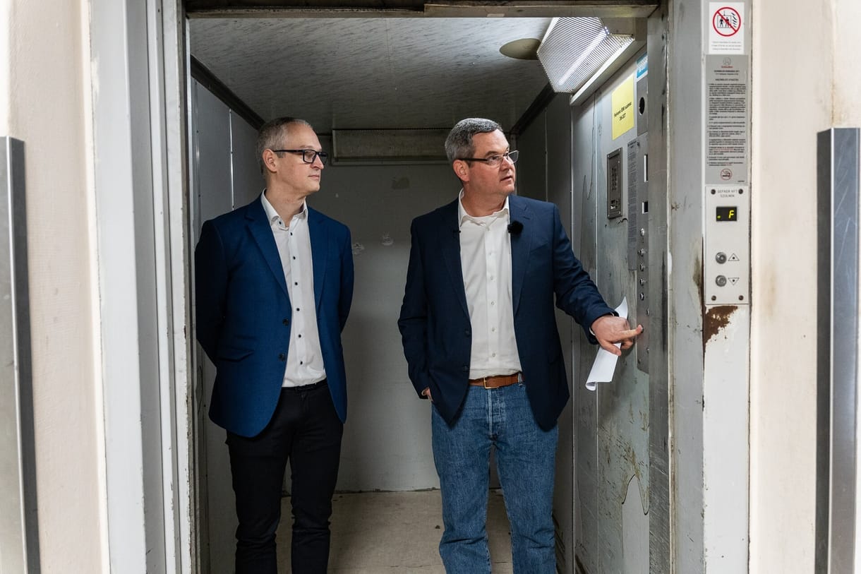 Kulja András szerint Takács Péter a Tiszát támogatja azzal, hogy őket hibáztatva tekinti meg az omladozó kórházakat