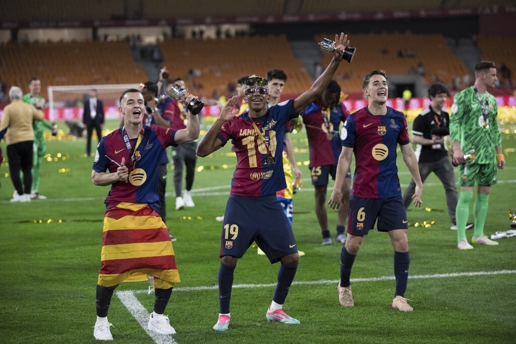 Drámai hosszabbítás után kupagyőztes a Barcelona, le kellett fogni a dühöngő Real-sztárt – videó