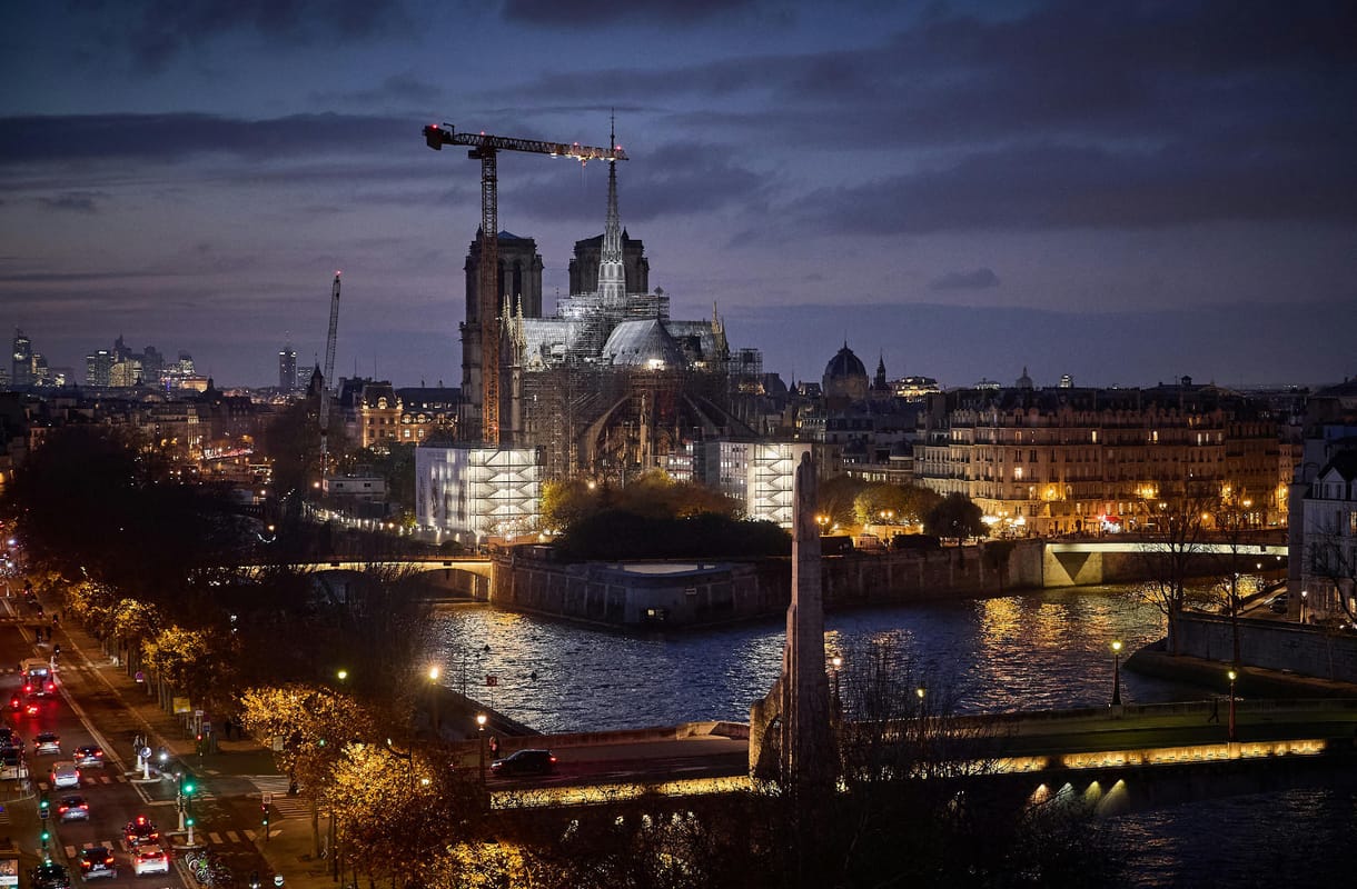 A nagy tűzvészig is sokszor fenyegette pusztulás a Notre-Dame-ot, Napóleon és Victor Hugo is kellett a megmaradásához