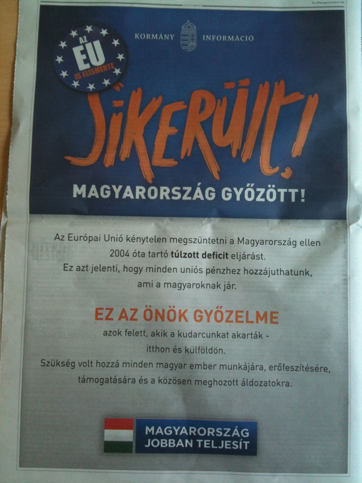 Fotó: hirdetésben gratulál a magyaroknak a kormány