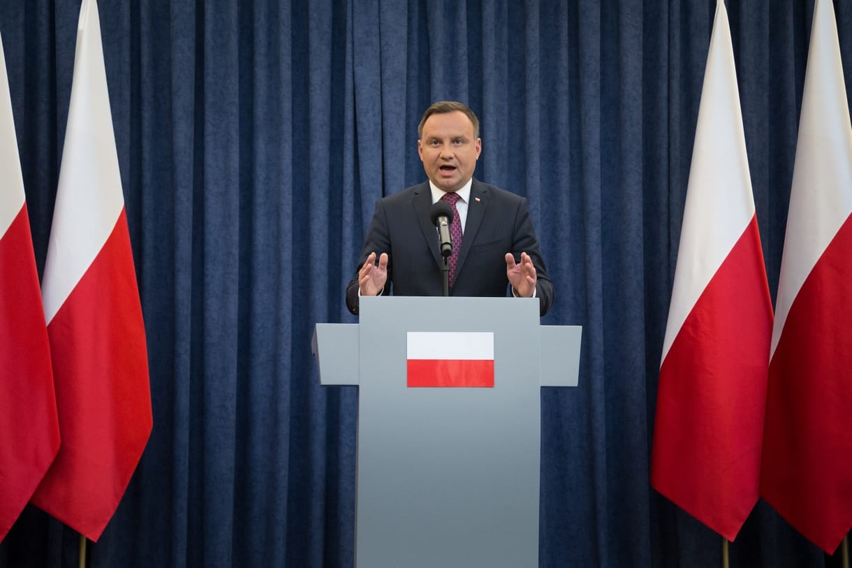 A lengyel elnök vétóz, és gyakorlatilag lekomcsizta Kaczynskiékat