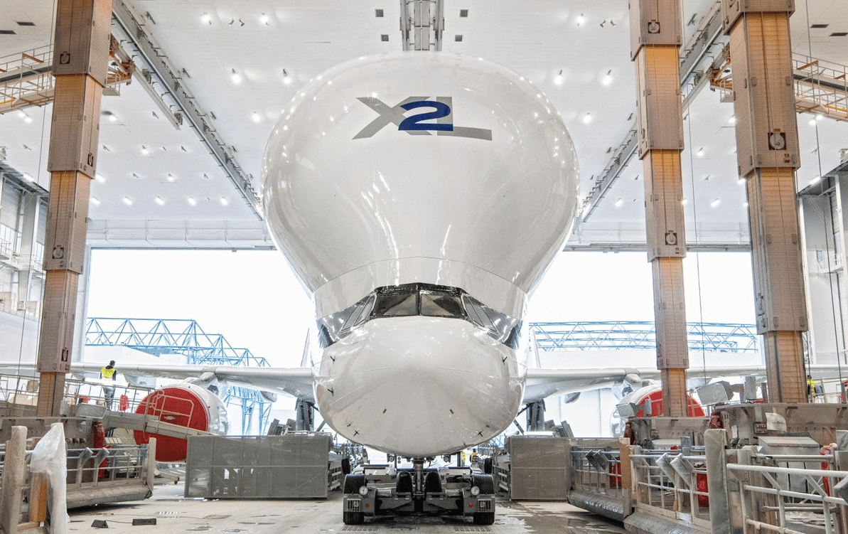 Elkészült a szupergép: kigördült a hangárból az Airbus hatalmas repülőjének új példánya