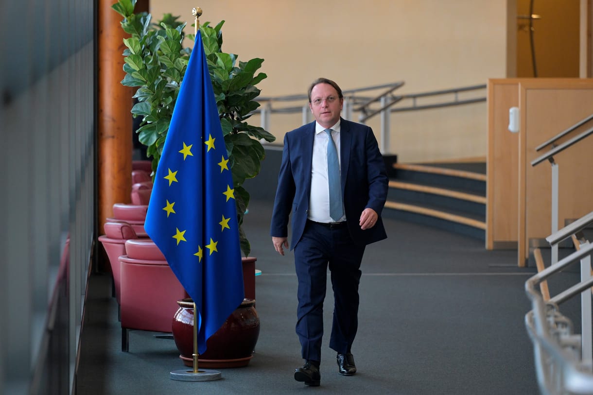 Írásbelin túl, szóbelin innen - Várhelyi Olivért teszteli az EP