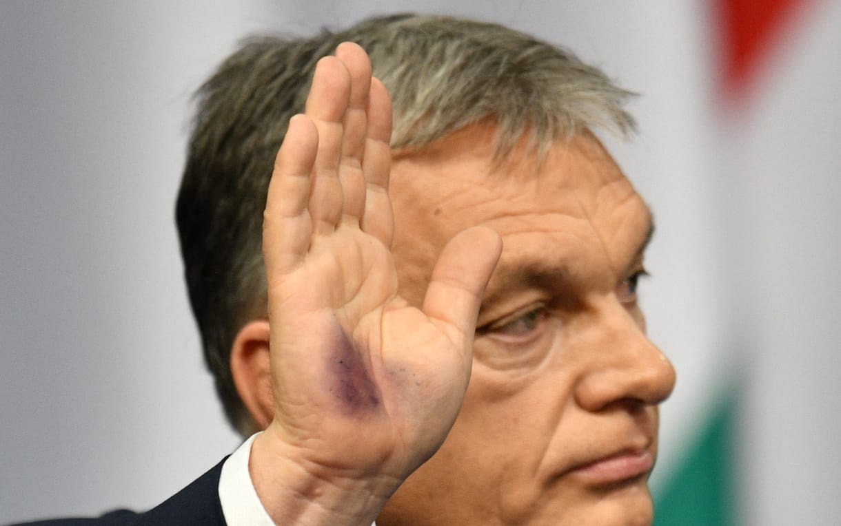 Orbán annyira zöld, hogy tavaly kirúgta az államtitkárt, aki a műanyag zacskók betiltásával kampányolt