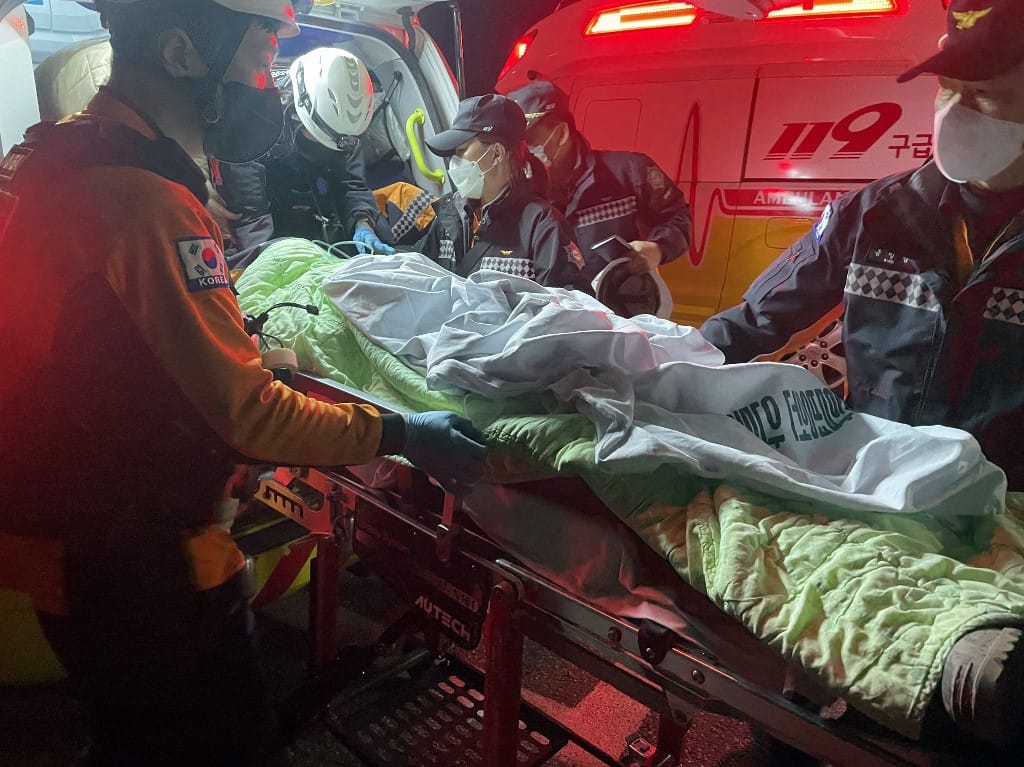 Kilenc napig éltek kávén a föld alatt rekedt dél-koreai bányászok