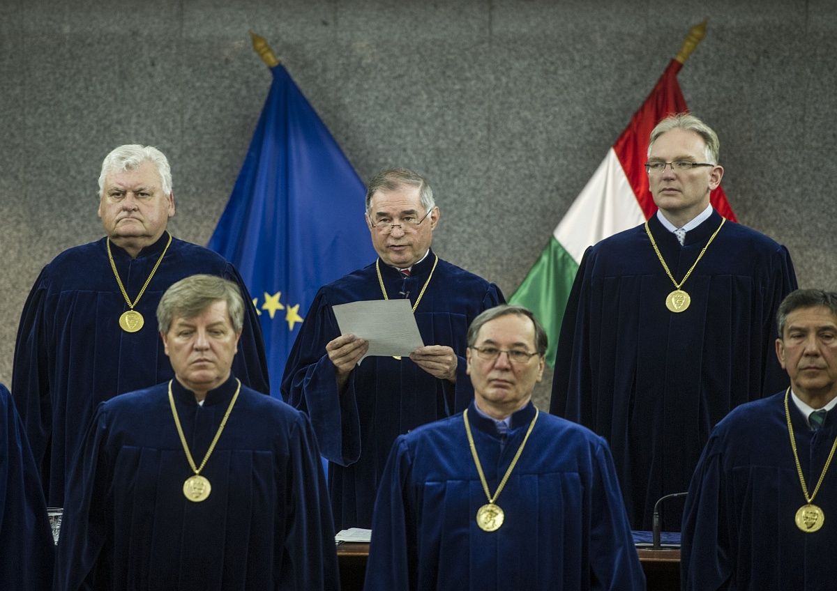 Ab: A bíróság ne dőljön be a kormányszerveknek!