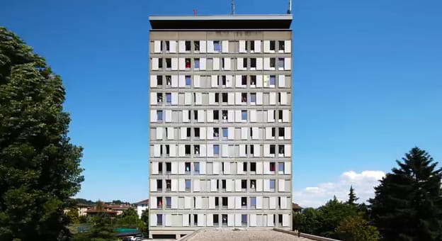 Ablakaival keltettek életre egy épületet - elképesztő videó