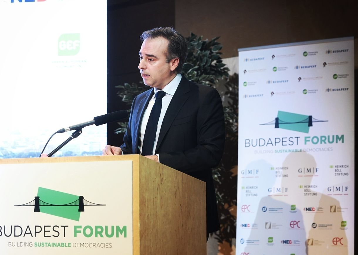 Bloomberg: Kételyek Pressman beszéde után