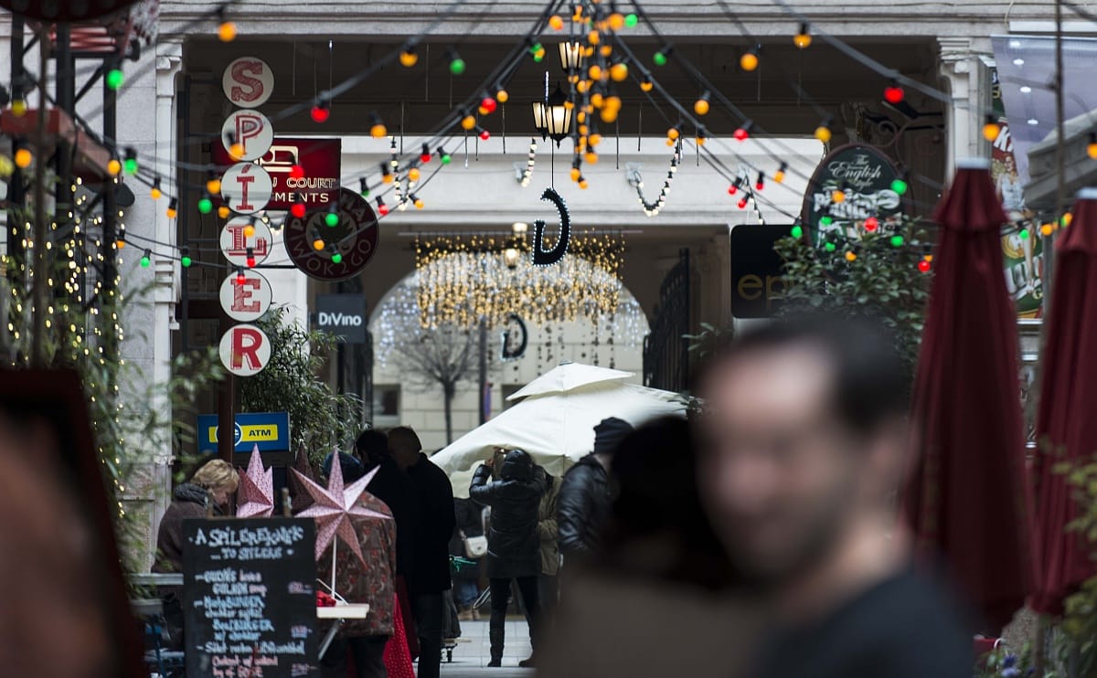 Elfogták a biztonságiakat, akik német topmenedzsert vertek meg a bulinegyedben