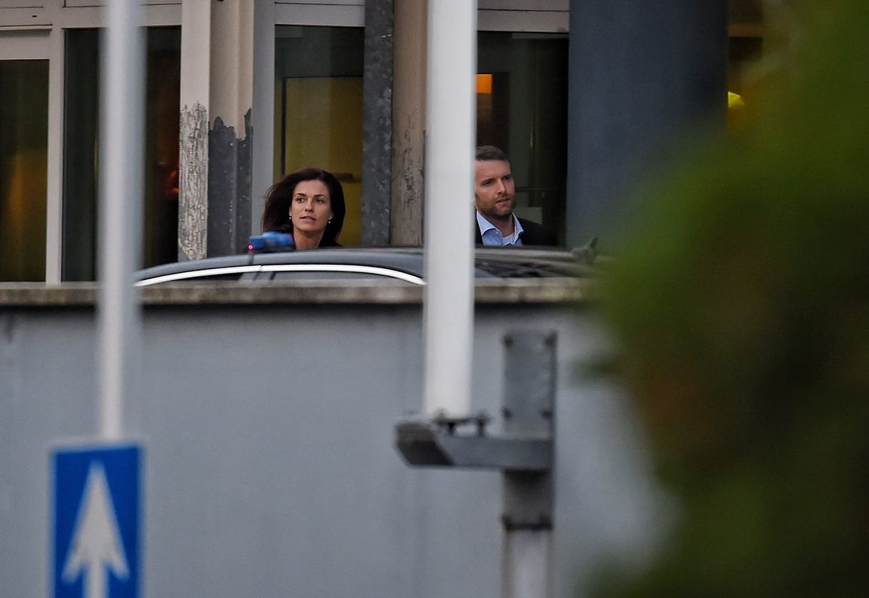 Kettős kordonnal védi magát a Fidesz a kihelyezett frakcióülésen - fotók