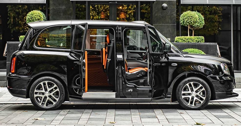 Luxusautót faragtak ebből a londoni fekete taxiból
