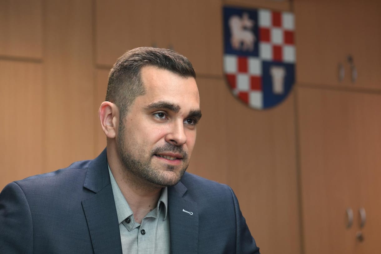 Időközi választást kell tartani Dunaújvárosban a jobbikos polgármester parlamenti helyére
