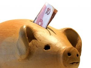 Leginkább csak a bankszámlán parkoltatják a spórolt pénzt a magyarok
